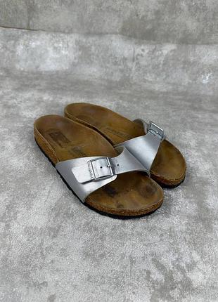 Серебристые женские шлепанцы сандалии birkenstock madrid размер 36