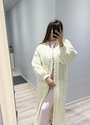 Довгий білий кардиган з плюшевої пляжі