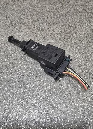 Датчик включения стоп-сигнала vag volkswagen, skoda, seat, audi (1j0945511a)