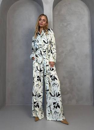 Сатиновый костюм