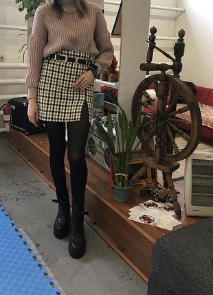 Міні-спідниця з тканини твід із розрізом розмір 34-36