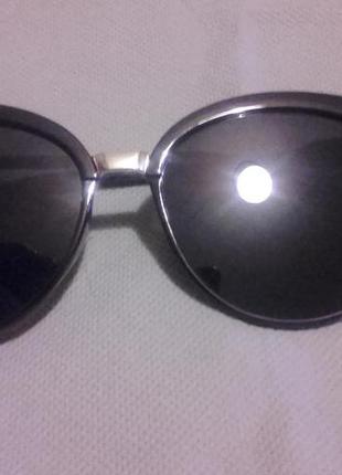 Стильні сонцезахисні окуляри1 фото