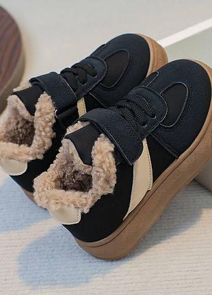 Теплі кросівки