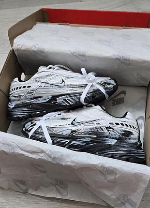 Nike initiator custom 
• white black • 3