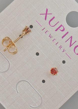 Сережки пусети xuping з червоним кристалом d-4мм+- позолота 18к