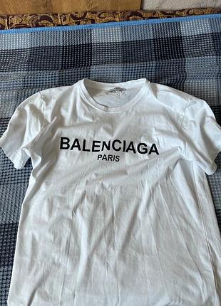 Футболка balenciata