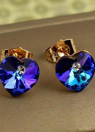 Сережки гвоздики xuping jewelry сваровські сердечки сині хамелеон 1 см золотисті
