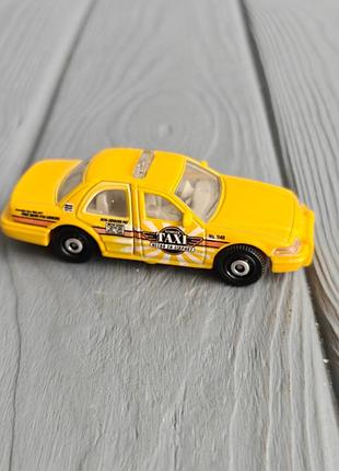 Машинка matchbox moving parts 2006 ford crown victoria такси 1:64