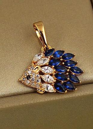 Кулон xuping jewelry ежик с синими камнями 1,5 см золотистый
