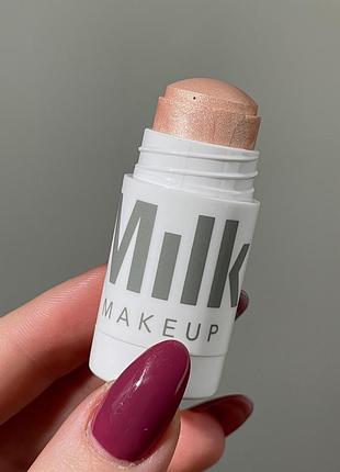 Кремовый хайлайтер milk makeup dewy cream highlighter stick (turnt) 6.7 g