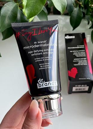 Мікродермабразія (пілінг) dr.brandt microdermabrasion age defying exfoliator say i love you 60 g