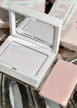 Матирующая пудра для фиксации макияжа fenty beauty invisimatte instant setting + blotting powder (universal 01) 8.5 g