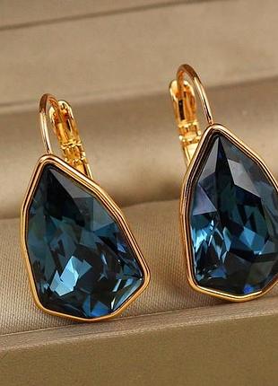 Серьги xuping jewelry сваровски монолит с большим синим камнем 2,8 см золотистые
