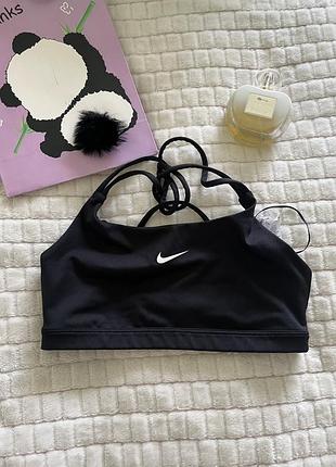 Гарний спортивний топ nike