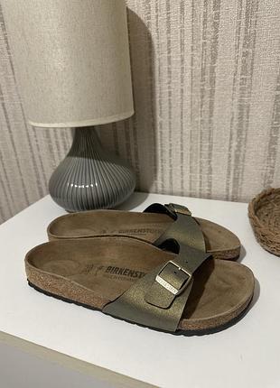 Жіночі шльпанці birkenstock
