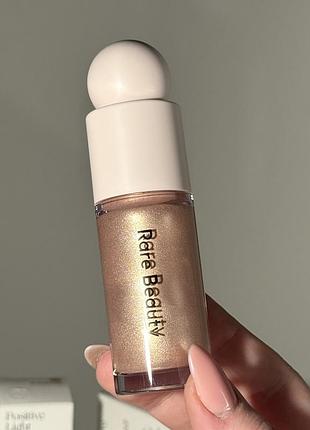 Жидкий хайлайтер rare beauty by selena gomez positive light liquid luminizer highlight (exhilarate) 15 ml