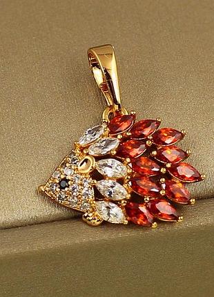 Кулон xuping jewelry ежик с красными камнями 1,5 см золотистый