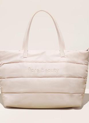 Сумка rare beauty puffy traveler tote