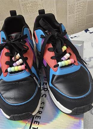 Кроссовкт от sketchers