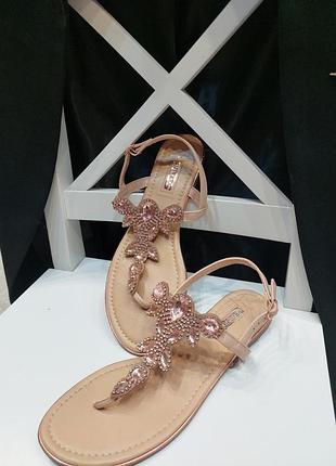 Сандалии босоножки с камнями