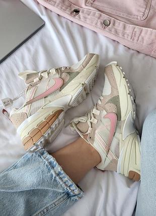 Nike v2k runtekk pink beige
