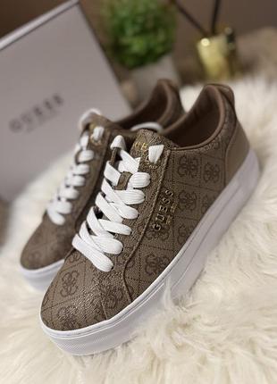 Кросівки guess