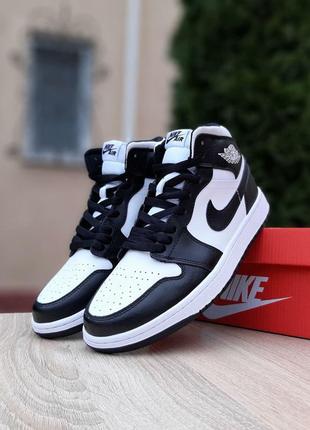 Nike air jordan 1 retro high белые с чёрным