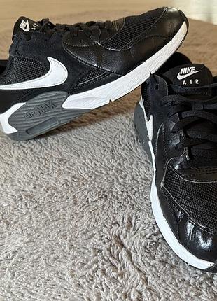 Кросівки бренду nike модель air max excee