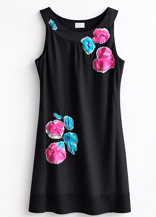 Платье с аппликацией
