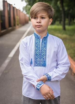 Вышитая рубашка для мальчика 5–12 лет, батист, белая, длинный рукав, натуральная вышивка ,116, белый с синим
