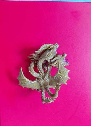 Гідора (king ghidorah) із всесвіту «годзілла». 

особливості: має три голови, крила та золотистий колір
можливий продаж набором