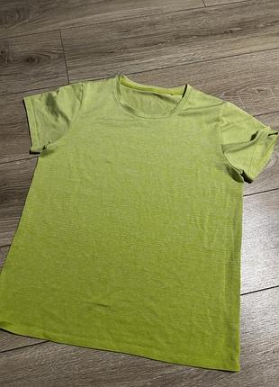 Спортивна брендова футболка uni qlo l розміру