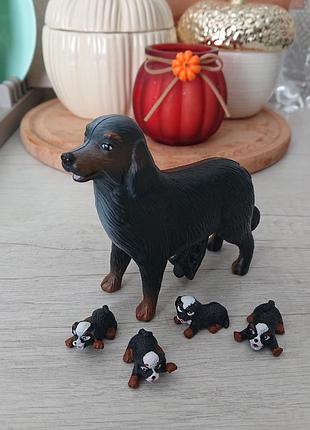Игрушка фигурка собака со щенками