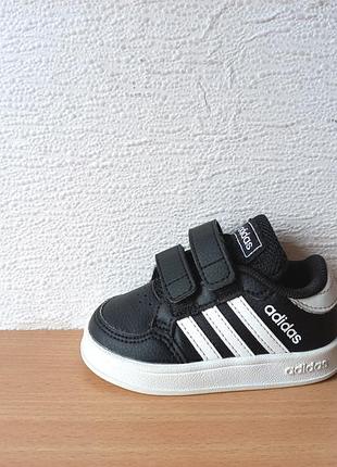 Отличные кроссовки adidas 20 р. стелька 12.6 см