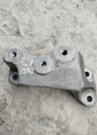Кронштейн мкпп  шевроле авео t-300 1.3tdci