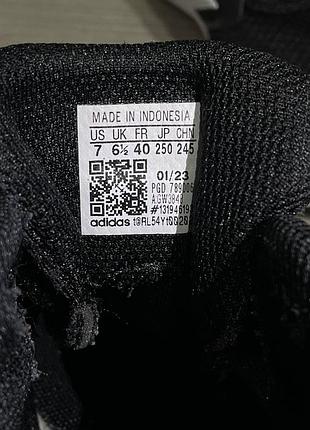 Adidas кросівки 3