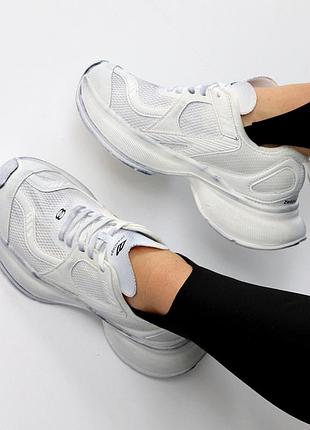 Трендовые актуальные белые кроссовки в стиле dirty style