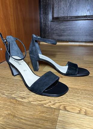 Чорні шкіряні жіночі босоніжки gabor 40,5-41 розміру