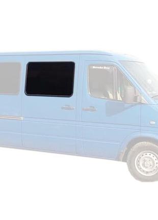 Переднє праве салонне скло mercedes sprinter 1995-2006 в ущільнювачі (бу) - мерседес спрінтер
