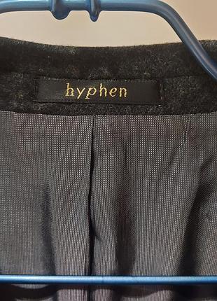Жакет hyphen с мужским плечом с акцентными плечами. в составе шерсть 57%, кашемир. цвет антрацит.