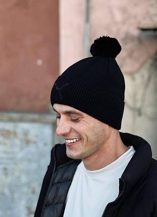 Мужская шапка puma с бубоном утепленная флисом с вышитым лого акрил флис 48-62 см мужские шапки черный/черный