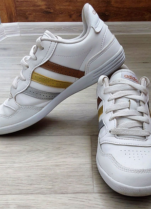 Кроссовки женские adidas белые 36-36,5 размер