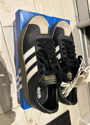 Кроссовки adidas черные, размер 698, кожзам