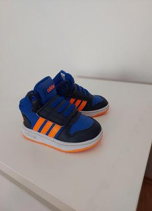 Детские ботинки adidas для мальчика 22