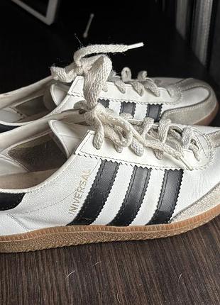 Adidas universal samba