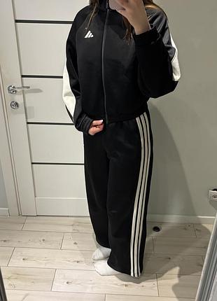 Спортивний костюм adidas чорний xs-s синтетичний чудовий стан