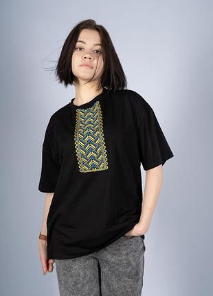 Летняя женская oversize футболка с вышитым орнаментом "два кольори" xxl-3xl