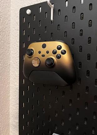 Навесной держатель для геймпада xbox на ikea skadis черный