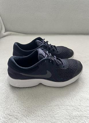 Кроссовки фирмы nike 36,5 размера по стельке 24 см