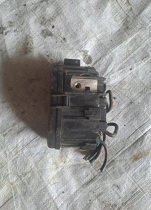 Блок реле toyota rav4 2.0 d 2000-2005г.в